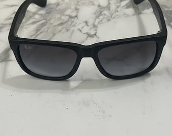Authentic Ray-Ban Justin RB4165 601 54mm Matte Black Polarized Sunglasses Pre-Owned