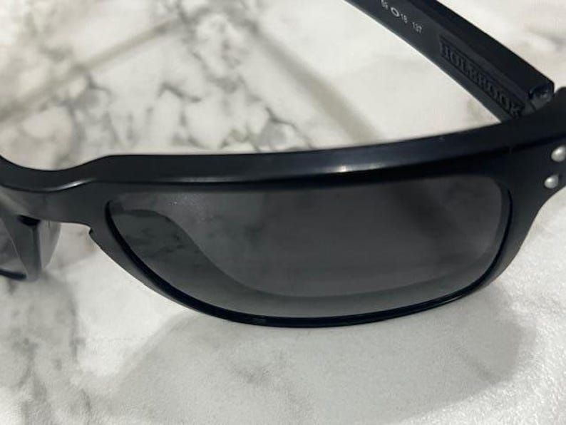 Oakley Holbrook Prizm herrglasögon med polarisering OO9417 59 mm svart båge begagnad bild 5