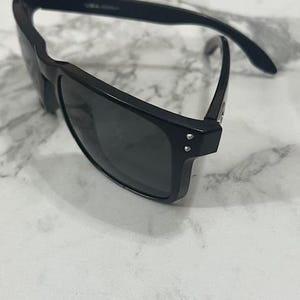 Oakley Holbrook Prizm herrglasögon med polarisering OO9417 59 mm svart båge begagnad bild 3