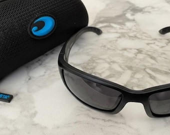 Lunettes de soleil Costa Del Mar Blackfin, monture noire mate, verres gris 580P avec étui