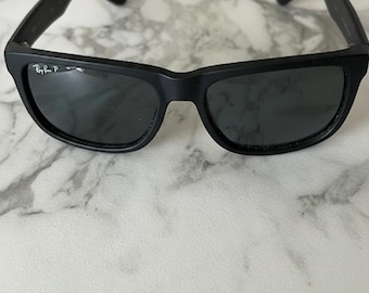 Ray-Ban Justin RB4165 54 mm Polarisierte Sonnenbrille Matte Schwarz Rahmen Hellgraue Linse Gebraucht