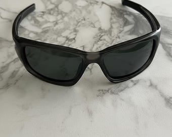 Oakley OO9236-06 Valve Gray Square Frame W/Gray lenses Sunglasses 60-16-133 Pre-owned