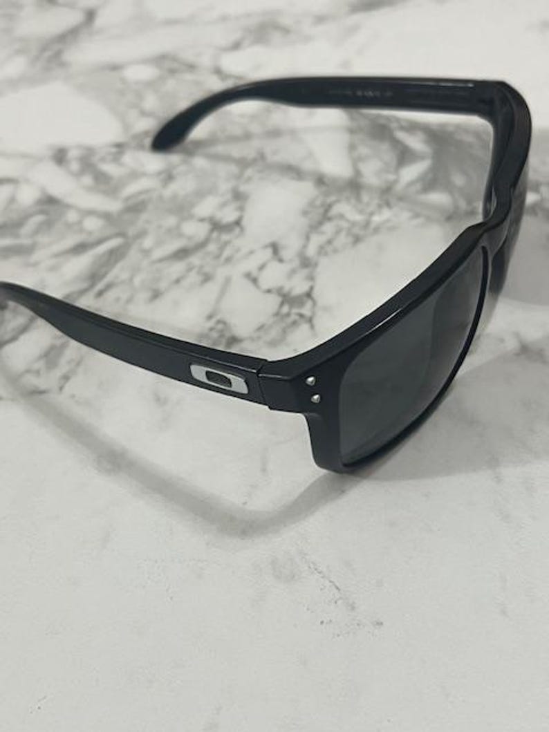 Oakley Holbrook Prizm herrglasögon med polarisering OO9417 59 mm svart båge begagnad bild 2