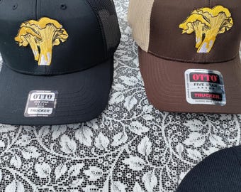 Boné Trucker Unissex Personalizado com Bordado de Cogumelos Chanterelle para Adultos