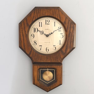 Relógio de parede Howard Miller Oak Westminster Chime