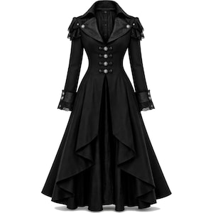 Puede incluir: Abrigo largo negro de diseño victoriano. Presenta cuello alto, botones decorativos, detalles de encaje en las mangas y falda acampanada. El abrigo está hecho de un material oscuro, posiblemente terciopelo.