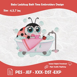 Pode incluir: Um desenho de bordado com uma joaninha de desenho animado tomando banho. A joaninha tem uma concha vermelha e preta e olhos azuis grandes. O texto "Baby Ladybug Bath Time Embroidery Design" está no topo. Tamanho: 10.16, 12.7, 17.78 cm.