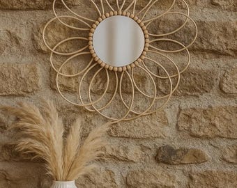 Handgemaakte madeliefje bamboe kraal spiegel – Boho bloemen muurdecoratie – natuurlijk geweven ronde spiegel-rotan-digitale download