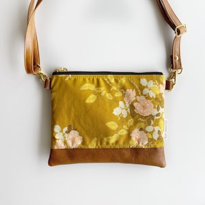 Small crossbody bag in mustard floral