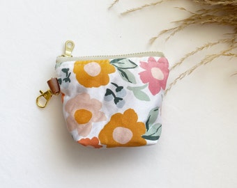 Itty bitty pouch with keychain in retro shine floral