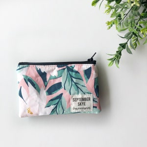 Indy Bloom Mini-Geldbörse mit tropischem Blumenmuster