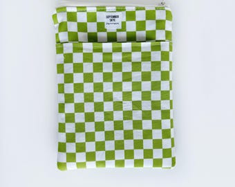 E-Reader case in green checker / kindle case / mini iPad case / book cover / gifts for her