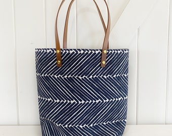 Simple tote in griffin navy - beach bag - canvas tote - aesthetic bags - handmade bag - gifts for her