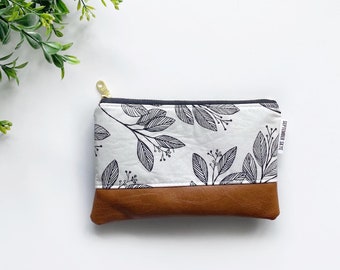 Coin purse in black and white leaf