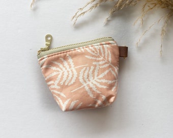 Itty bitty pouch with keychain in pink leaf