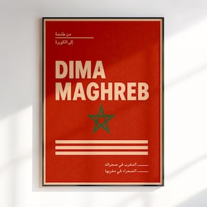 Peut inclure: Affiche encadrée avec un fond rouge, les mots "DIMA MAGHREB" en grandes lettres beiges. Une étoile verte est centrée en dessous. Le poster comprend du texte arabe et des lignes horizontales beiges.