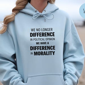 Skillnaden i moral-tröja, politiskt uttalande-tröja, moral framför politik-tröja, aktivist-protest-tröja, djärv typografi-present