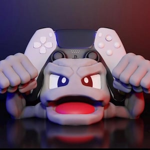 Könnte beinhalten: Eine graue Cartoon-Figur mit rotem Mund und blauen und roten Augen, die einen weißen Videospiel-Controller hält. Der Controller ist in der Mitte schwarz. Der Hintergrund ist dunkel mit roter und blauer Beleuchtung.