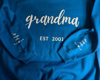 Sudadera personalizada para abuela con los nombres de los nietos en la manga, cuello redondo con el año de fundación, regalo personalizado para la abuela, regalo para abuelos con estampado en relieve de vinilo.