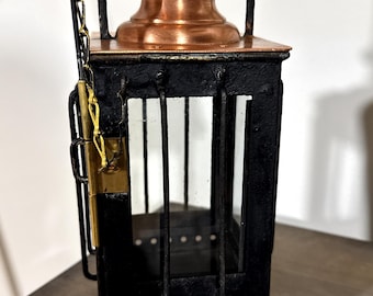 Antieke Franse lantaarn Gillet & Forest Parijs ca. 1900 | Industriële koperen en ijzeren lantaarn | Steampunk Belle Époque decor