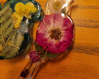 Small bird and squirrel flower magnets