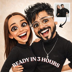 Könnte beinhalten: Cartoon-Illustration eines lächelnden Paares in schwarzen Rollkragenpullovern, mit einem kleinen Foto des Paares in der Ecke. Der Text "READY IN 3 HOURS" wird unten angezeigt. Der Mann trägt eine Brille und eine silberne Halskette.