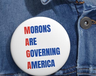 Pin "Morons Governing America", Botón MAGA anti-Trump, Apoyo LGBT (3 tamaños)