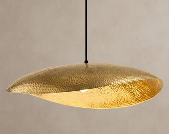 Lámpara colgante de cúpula de latón patinado artesanal: iluminación rústica moderna