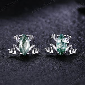 Pendientes de rana de ágata musgosa en oro blanco de 14 quilates: piedras preciosas verdes naturales