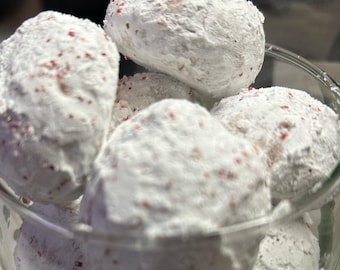 Biscuits boule de neige aux cerises