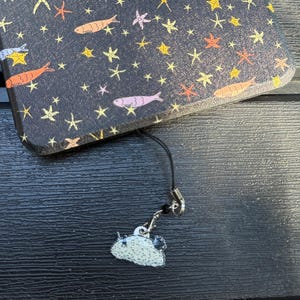 Colgante para móvil de conejito marino - Colgante para bolso de nudibranquio - Regalo de biología marina - Colgante para lector electrónico - Joyería de babosa marina - Arte animal extraño imagen 3