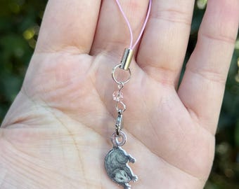 Colgante para móvil de zarigüeya de Virginia - Colgante para bolso de zarigüeya - Regalo para amantes de las zarigüeyas - Colgante para lector electrónico - Accesorio Goblincore hecho a mano - Joyería de marsupiales