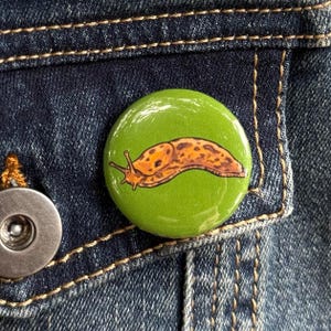 Banana Slug Button - 1.25" Badge - PNW Icon Pin - Seattle Souvenir - Gorpcore Accessory - Cute Bug Pin - Hiking Backpack Flare
