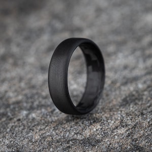 Pure Carbon Fiber Ring - Round Top Unidirectional Pattern, Matte Finish
