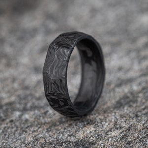 Pre-Made Size 9 Width 8mm Rough Cut Faceted Pure Carbon Fiber Ring Damascus Forged Carbon Fiber Ring