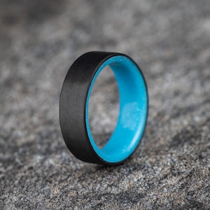 Anello luminoso in fibra di carbonio blu (modello unidirezionale)