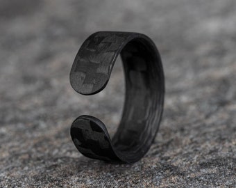 Pure koolstofvezel ring horizontaal patroon met een 2 mm spleet