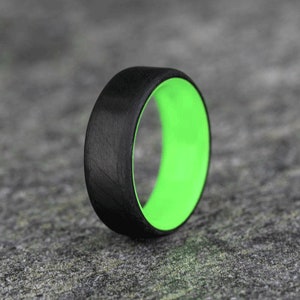 Uni Direction Carbon Fiber Ring with a Green Glow Core (Round Top)