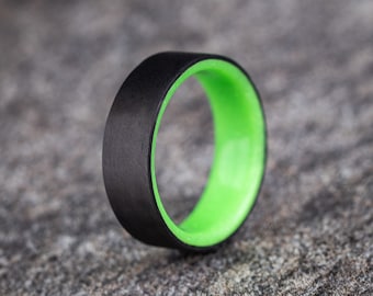 Green Carbon Fiber Glow Ring W/ Unidirectional Outer Pattern