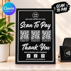 Peut inclure: Un panneau rectangulaire noir dans un cadre noir fin avec du texte blanc indiquant Scan To Pay, Thank You, et Give Us Reviews And Comments. Il comprend trois emplacements pour codes QR et des icônes pour TikTok, Facebook et Instagram.