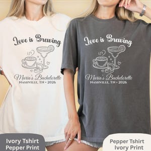 Camiseta de despedida de soltera "Love Is Brewing", camiseta personalizada para fiesta de despedida de soltera con temática de café, camiseta personalizada para la novia y las damas de honor, camisetas a juego para la despedida de soltera. imagen 8