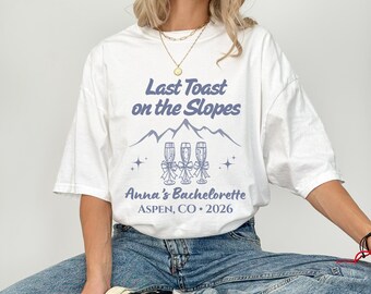 Custom Ski Bachelorette Shirt, Personalized Après Ski Bach Tee, Last Toast on the Slopes, Winter Bride Party Top, Bridesmaid Matching Shirts