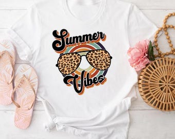 Camiseta con estampado veraniego: Gafas de sol de leopardo, estilo retro, vacaciones en la playa, estilo bohemio.