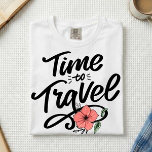 Comfort Colors トラベルラバーシャツ トロピカルハイビスカス柄、フローラルスクリプトTシャツ