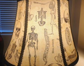 Anatomilampskärm | Gotisk lampa | Skelett- och bendekor