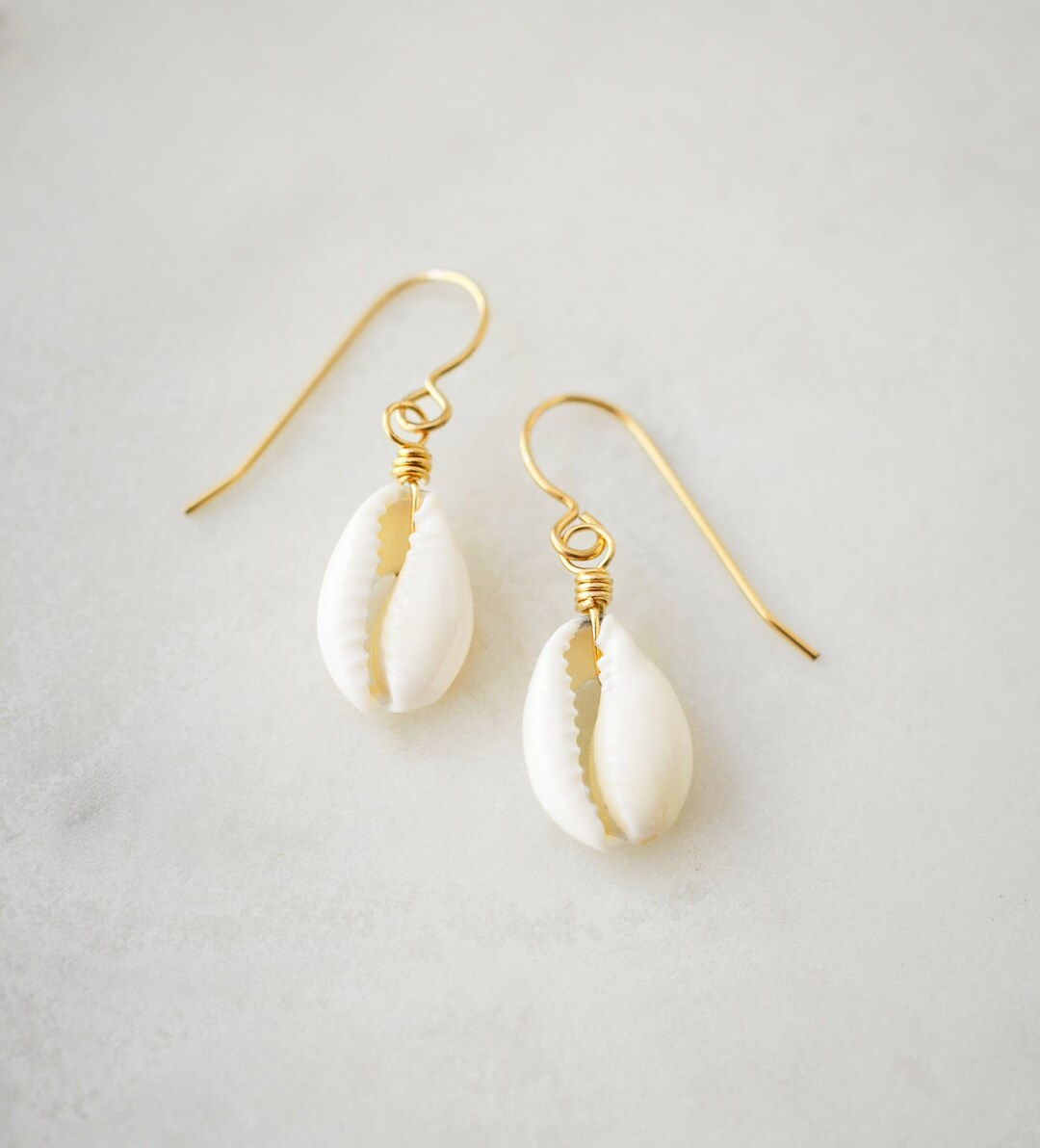 Dangling Cowries shell earrings Tina