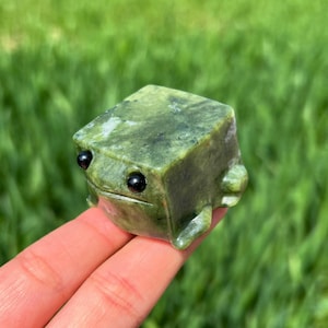 75 g + natuurlijk serpentijnkikkersnijwerk, gesneden kristallen kikker, reikihealing, woondecoratie 1 st