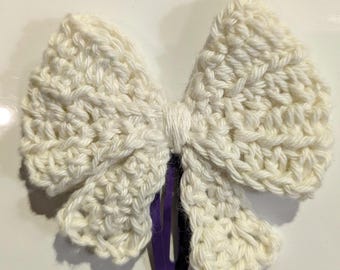 White Crochet bow hair clip