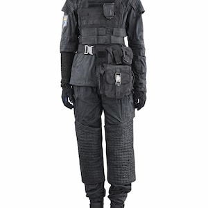 Puede incluir: Un letrero de madera rústica con el texto "Welcome to our home" en letras blancas. El letrero presenta un acabado envejecido y un diseño sencillo y acogedor, perfecto para la entrada.