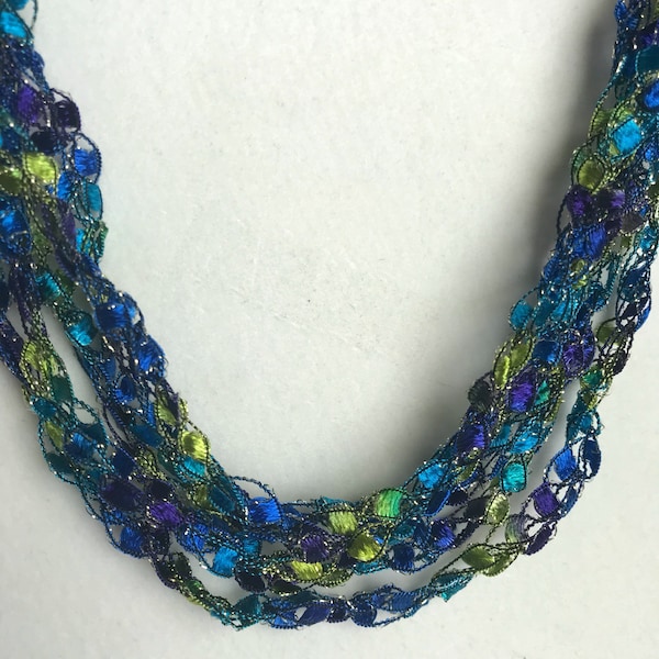 Neu! Atlantis - Hand Gehäkelte Kette, leicht Häkelschmuck, Halskette, blau, grün, Sparkle Faden, handgefertigt